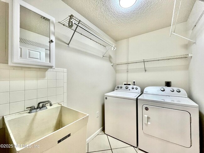 Building Photo - 9606 Melvina Rd