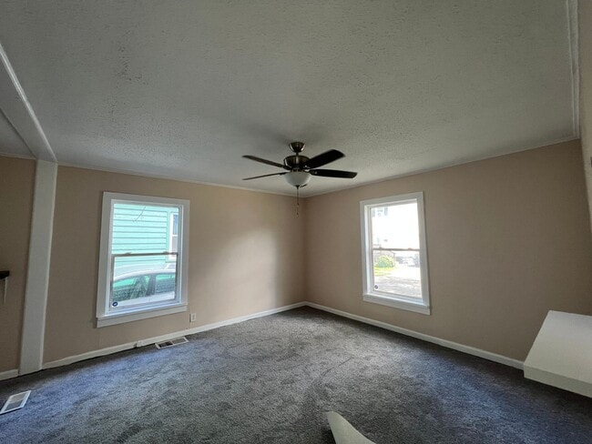 Building Photo - 1st FL BEDROOMS, 1ST FL LAUNDRY. MOVE-IN R...