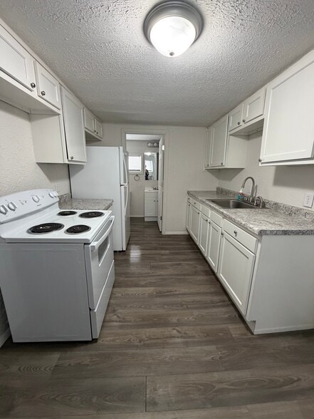 Building Photo - 1048 N Jefferson St