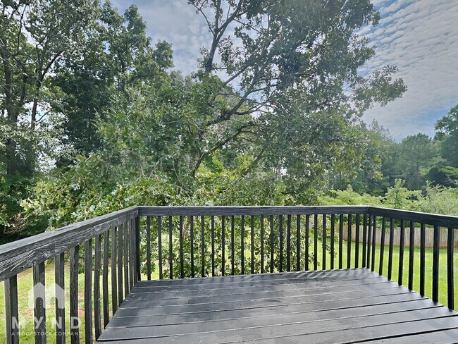 Building Photo - 3708 Oakwood Manor