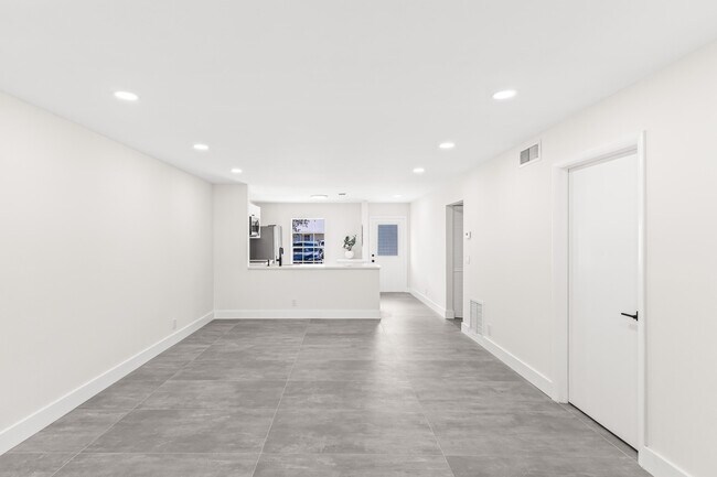 Building Photo - 551 Covered Bridge Blvd