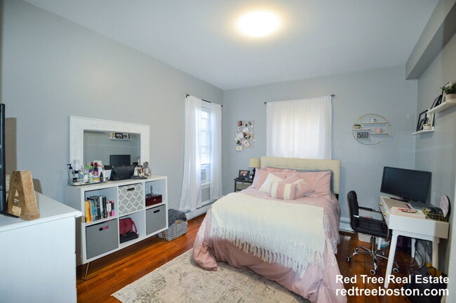 Building Photo - 62 Mapleton St