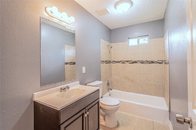 Building Photo - 5407 Thrush Dr