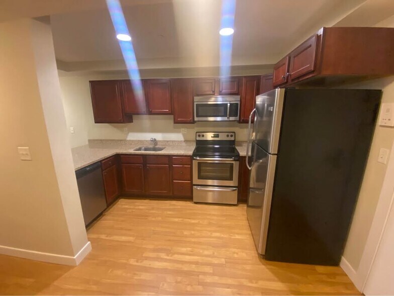 Building Photo - 30 Pond St