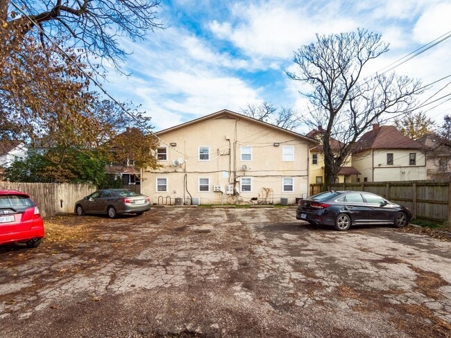 Building Photo - 1393 Summit St