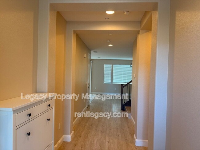 Building Photo - 3224 La Paz Dr