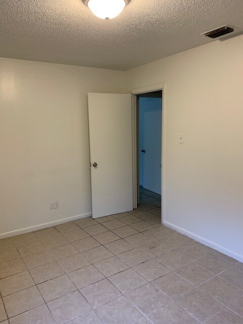 Building Photo - 18 S Catherine St