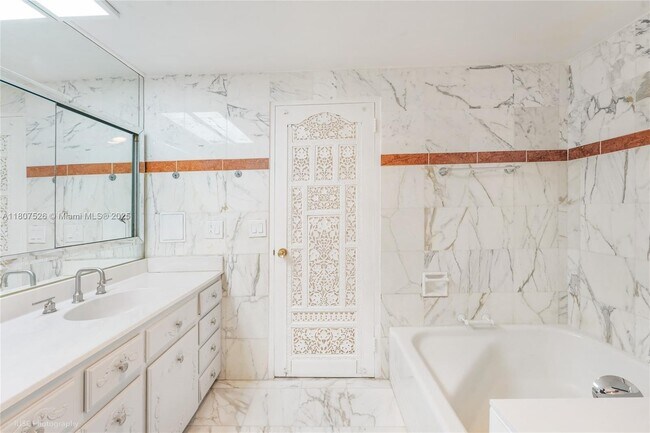 Building Photo - 5255 Collins Ave