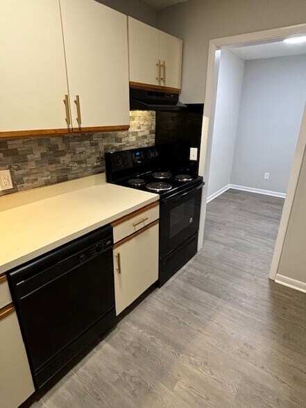 Building Photo - 1100 Crescent Dr