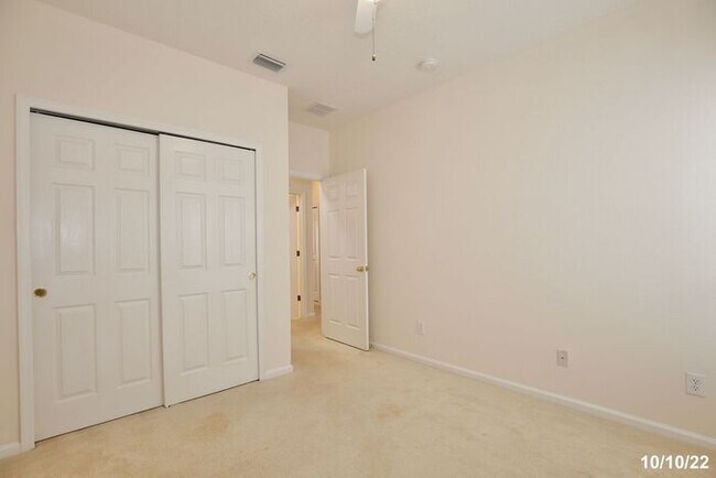 Building Photo - Amazing 3/2 Spacious Home with a Bonus Roo...