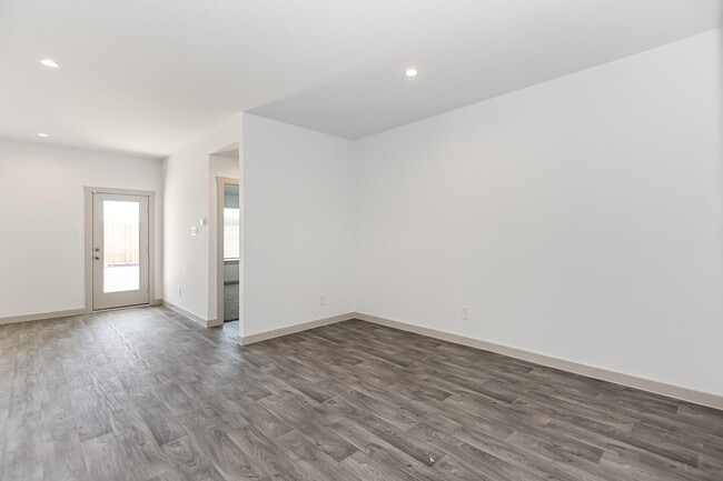 Building Photo - 14826 Cold Water Dr