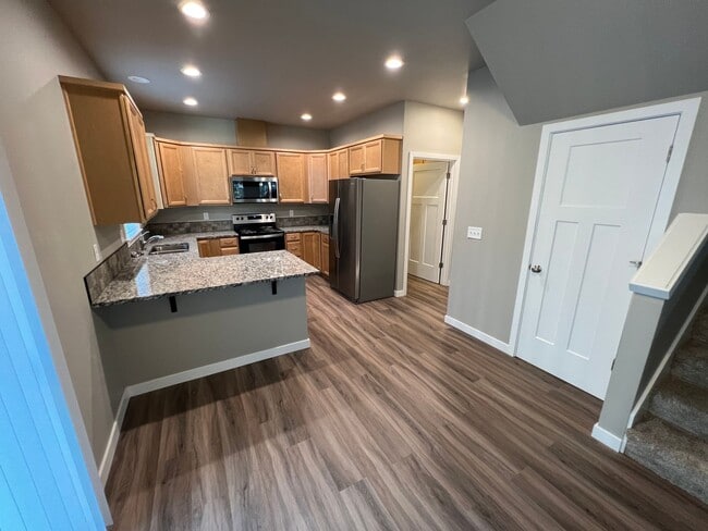 Building Photo - NEW 4 Bedroom / 4.5 Bath Townhome. A/C in every bedroom