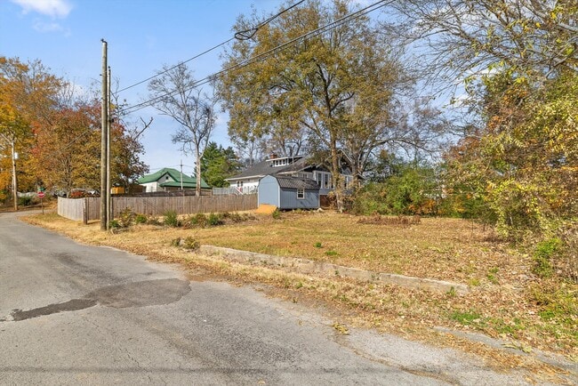 Building Photo - 207 Culberson Ave