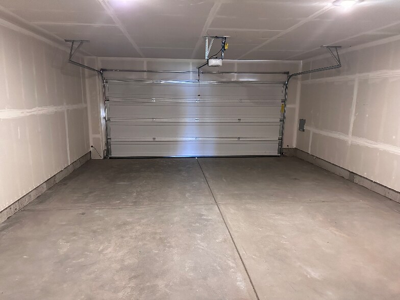 Building Photo - 181 E Lupine Ln