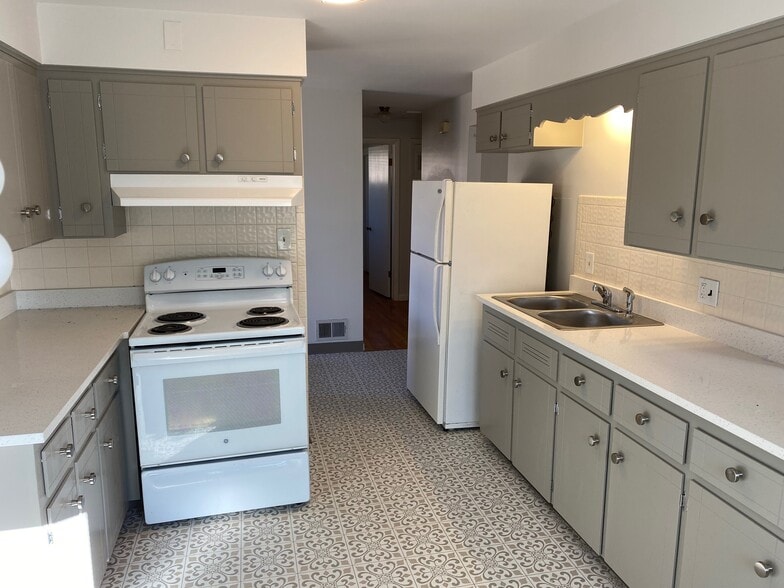 Building Photo - 2005 Kendall St