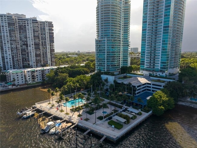 Building Photo - 2101 Brickell Ave