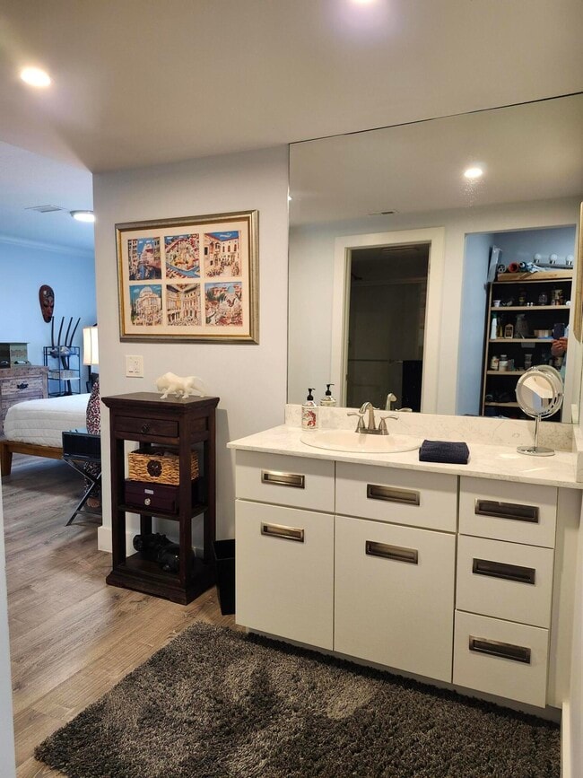 Building Photo - 1707 Consulate Pl