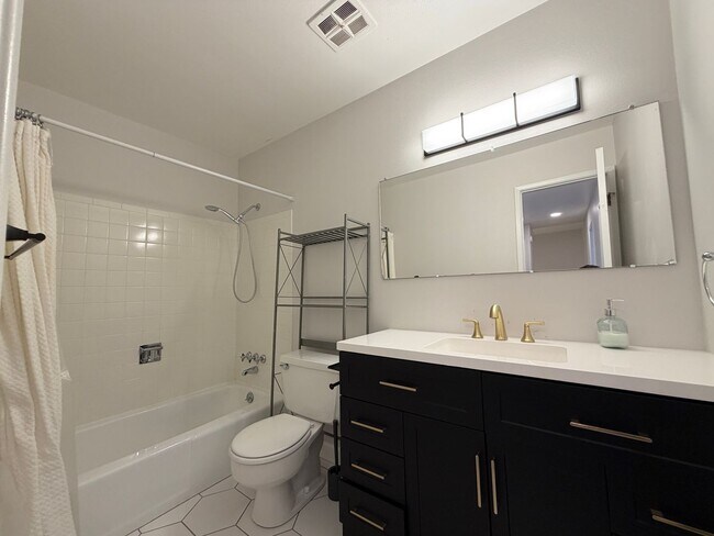 Building Photo - 529 S Xenon Ct
