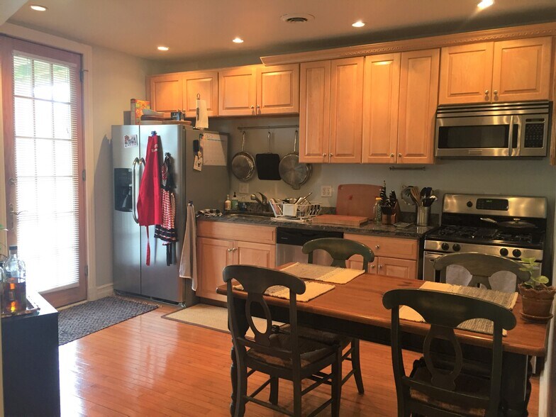 Kitchen table space Stainless appliances - 707 College Ave