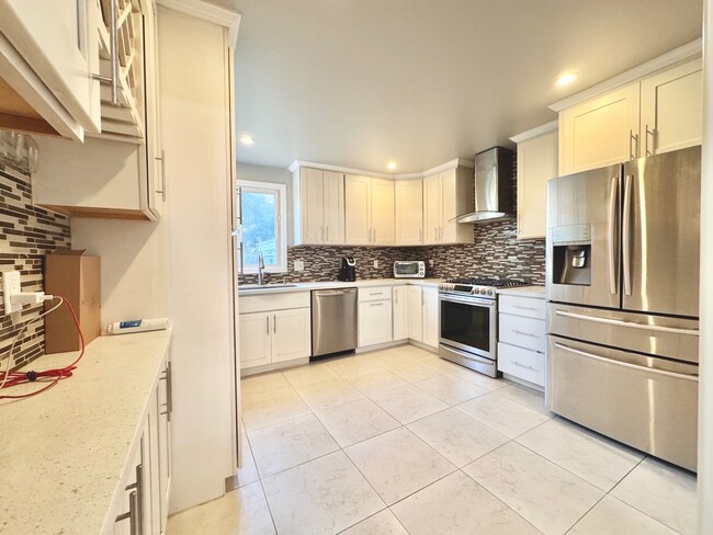 Building Photo - 2536 W Ave 130th