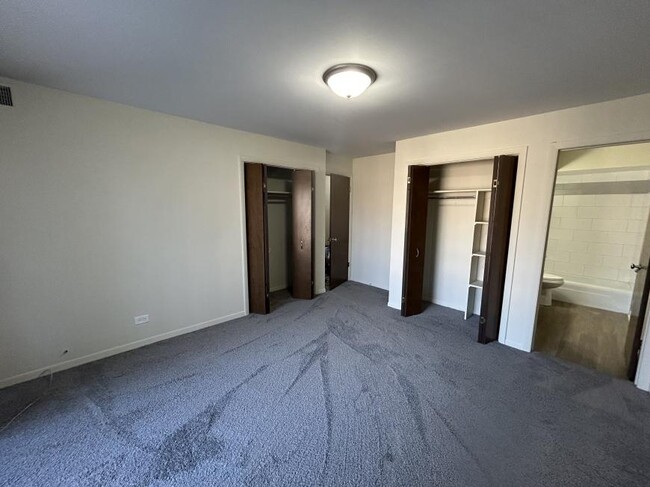 Building Photo - 2 bedroom in Lake Zurich IL 60047