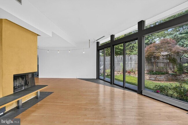 Building Photo - 3113 45th St NW