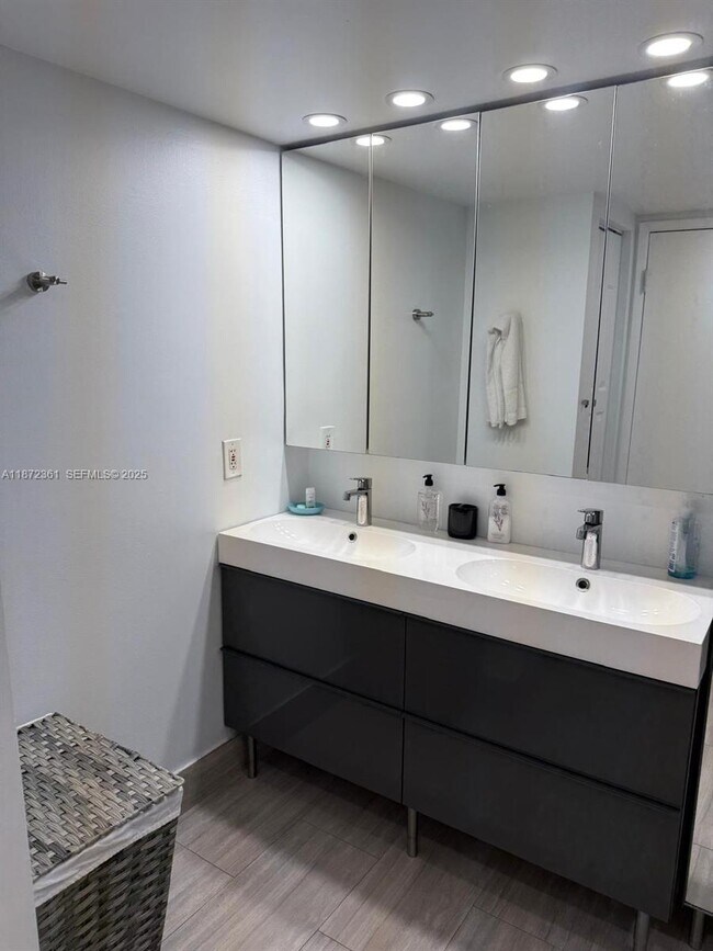 Building Photo - 3300 NE 192 St