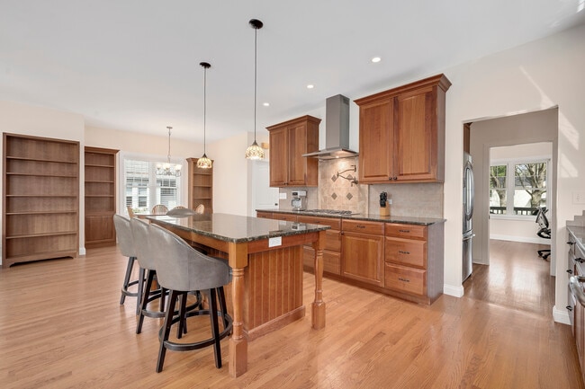 Building Photo - 430 S Highland Ave