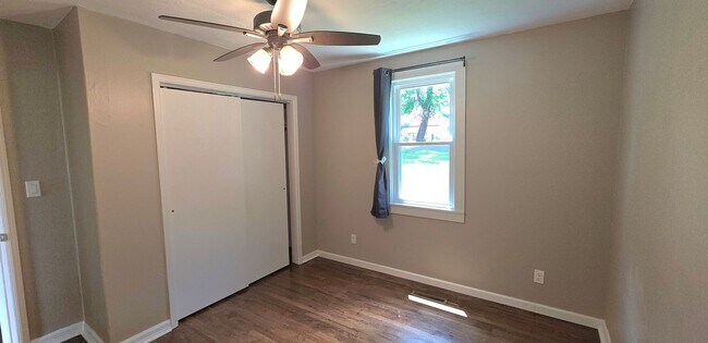 Building Photo - Remodeled 2 Bedroom, 2 Living Areas!  $925