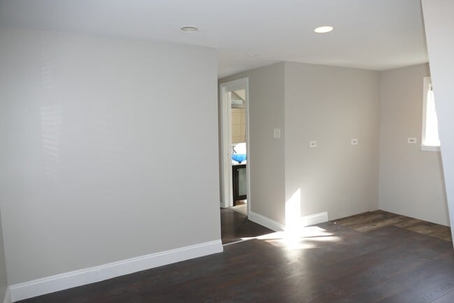 Building Photo - 1729 N Fairfield Ave