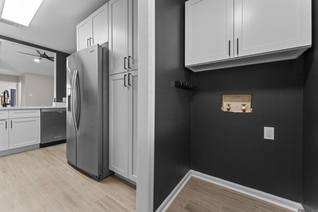 Building Photo - 15613 Shenandoah Square Ave.