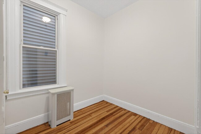 Building Photo - 42 Duer Pl