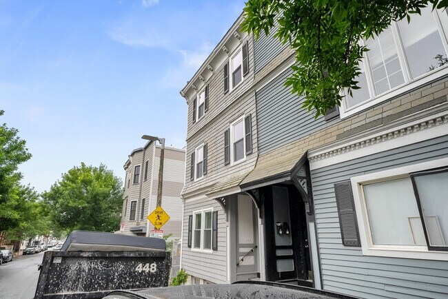 Building Photo - 467 E 3rd St