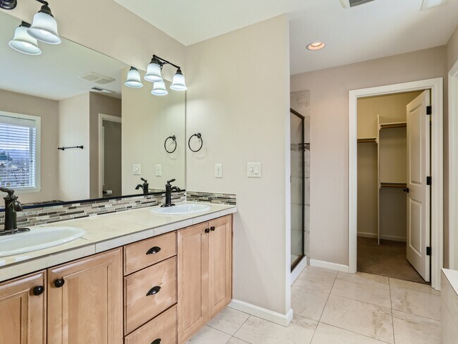 Building Photo - 6102 NW 170th Ave