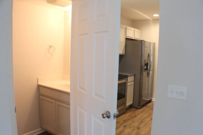 Building Photo - Spacious 3-Bedroom Townhome for Rent – Steps from Sentara RMH!
