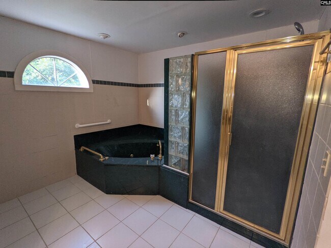Building Photo - 1071 Sandy Cir