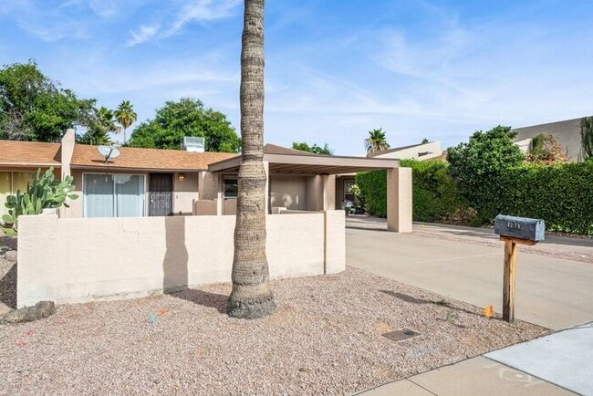 Building Photo - Cozy 2-bedroom, 1.5-bath townhome