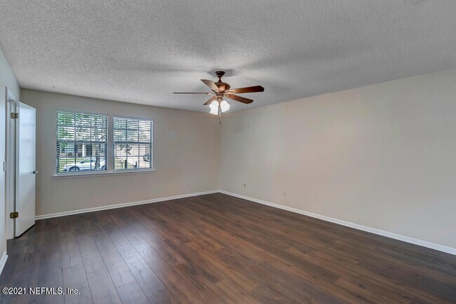 Building Photo - 4518 Crosstie Rd N
