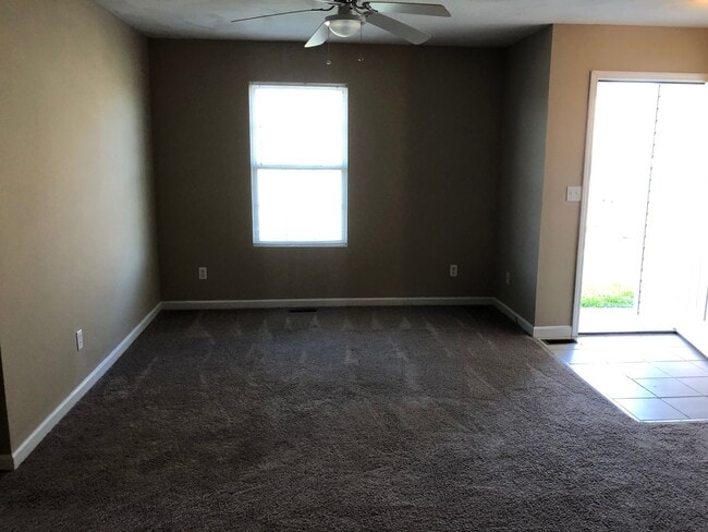 Building Photo - 1651 W Kole Dr