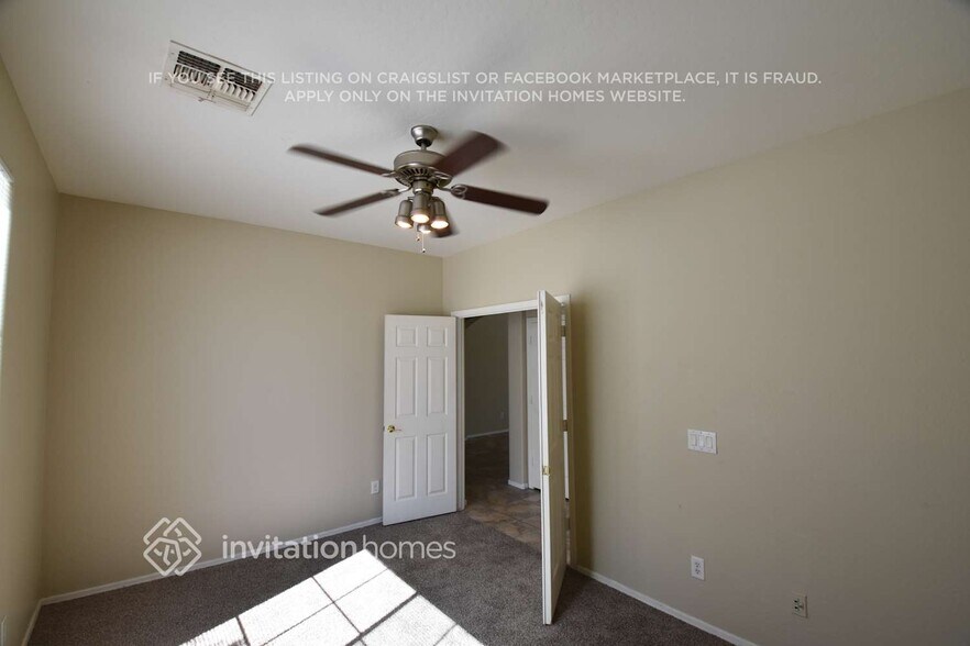 Building Photo - 7613 S 65th Ln
