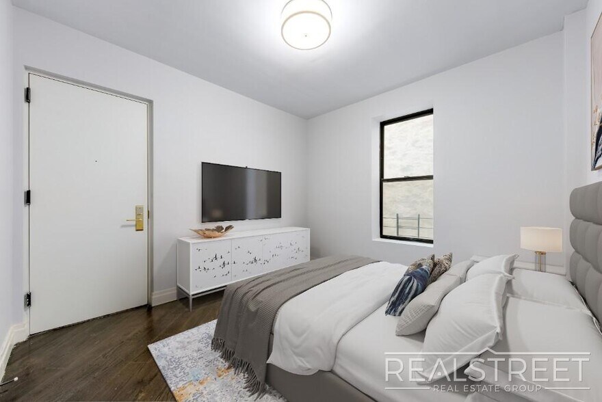 Building Photo - 4 bed | 3 Full Bath In Prime Brooklyn Heights