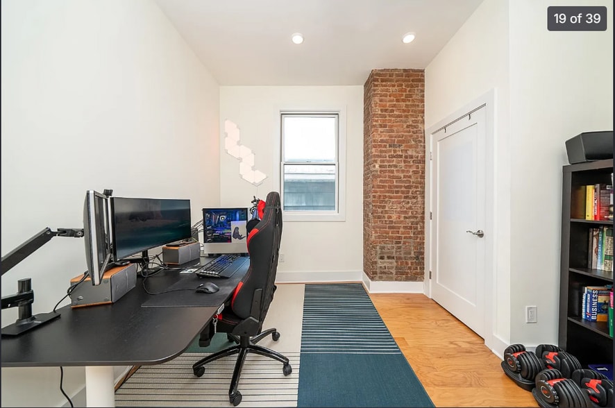 Building Photo - 209 Hutton St