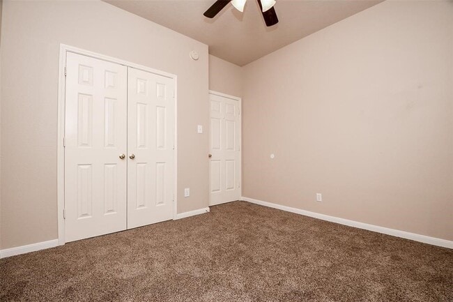 Building Photo - 3715 Crescent Dr