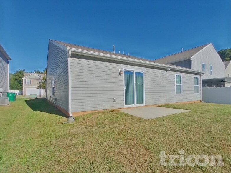 Building Photo - 2430 Dewey Creek Ln