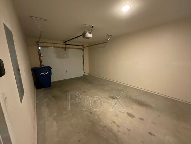 Building Photo - 408 Carson Way