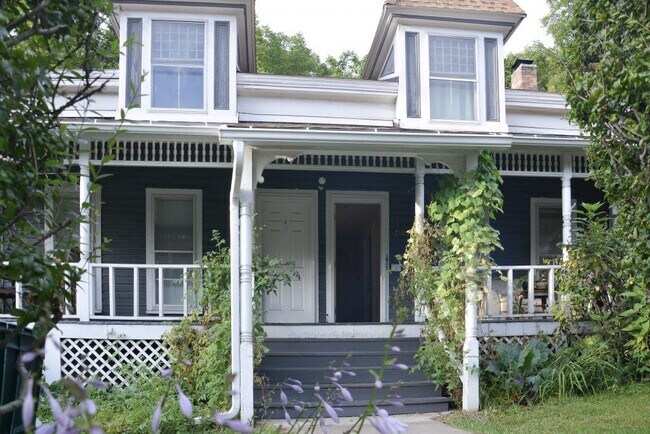 Building Photo - 422-424 E State St Ithaca