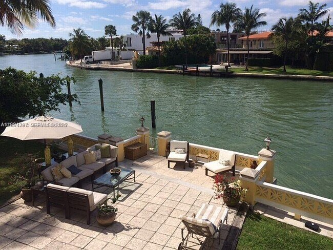 Building Photo - 4812 Pine Tree Dr