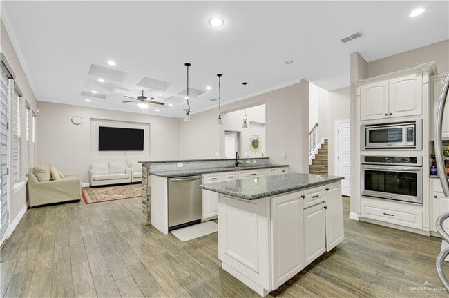 Building Photo - 33 Colvin Ave