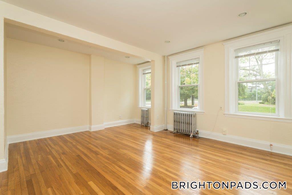 Building Photo - 286 Chestnut Hill Ave