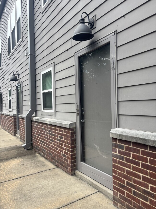 Building Photo - 1625 Monroe Ave